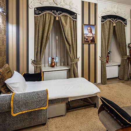 Classic Royal Central Apartment. Balcony And A/C Лвив Екстериор снимка