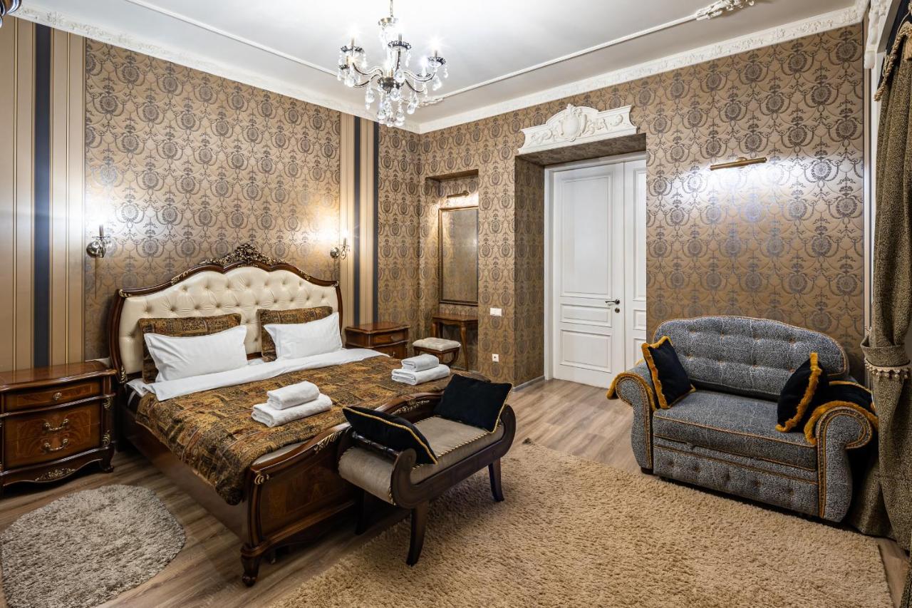 Classic Royal Central Apartment. Balcony And A/C Лвив Екстериор снимка