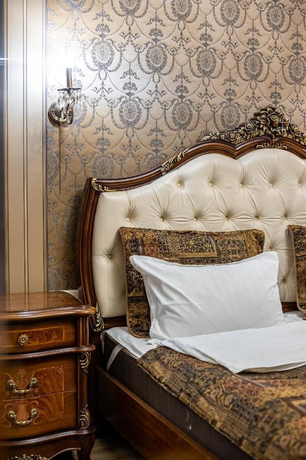 Classic Royal Central Apartment. Balcony And A/C Лвив Екстериор снимка