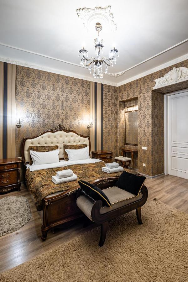 Classic Royal Central Apartment. Balcony And A/C Лвив Екстериор снимка