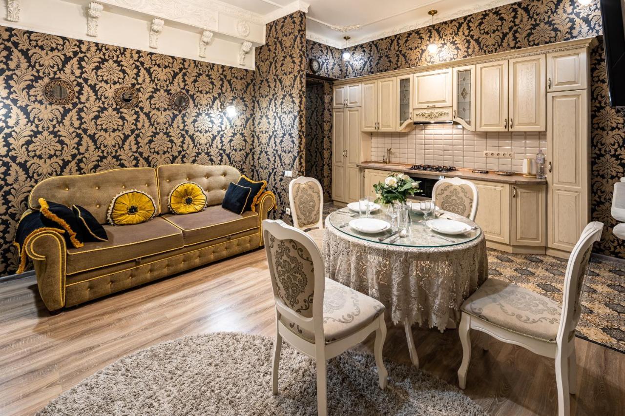 Classic Royal Central Apartment. Balcony And A/C Лвив Екстериор снимка