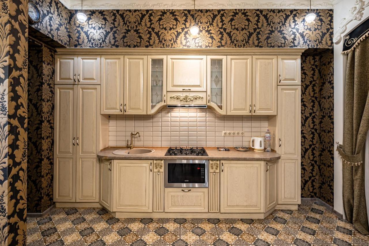 Classic Royal Central Apartment. Balcony And A/C Лвив Екстериор снимка